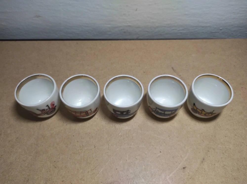 Retro porcelánové pohárky motiv veteráni m
