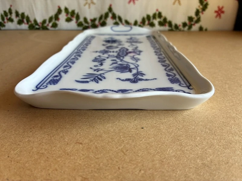 Porcelánový cibulákový podnos – RGK Leander 1946