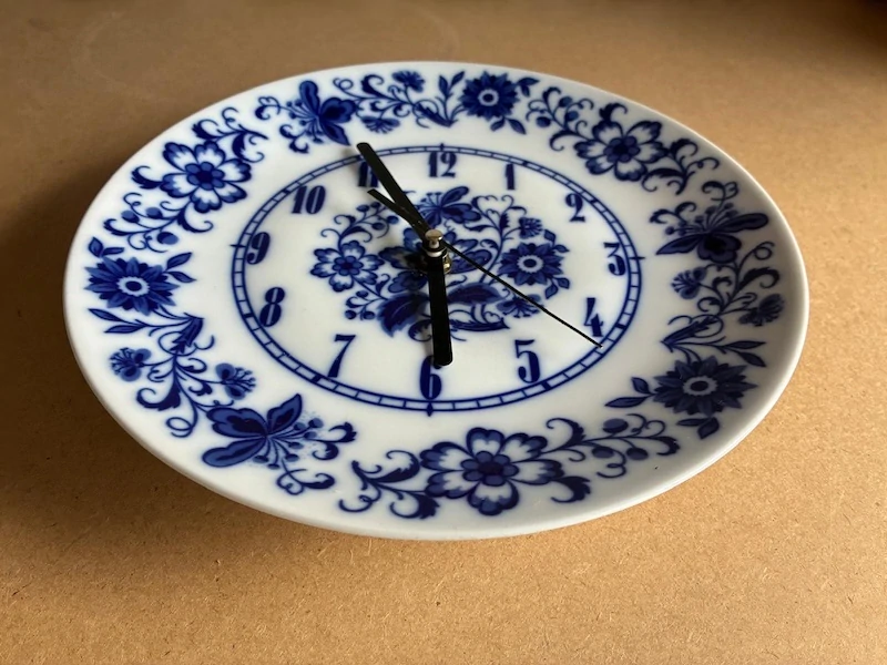 Porcelánové hodiny