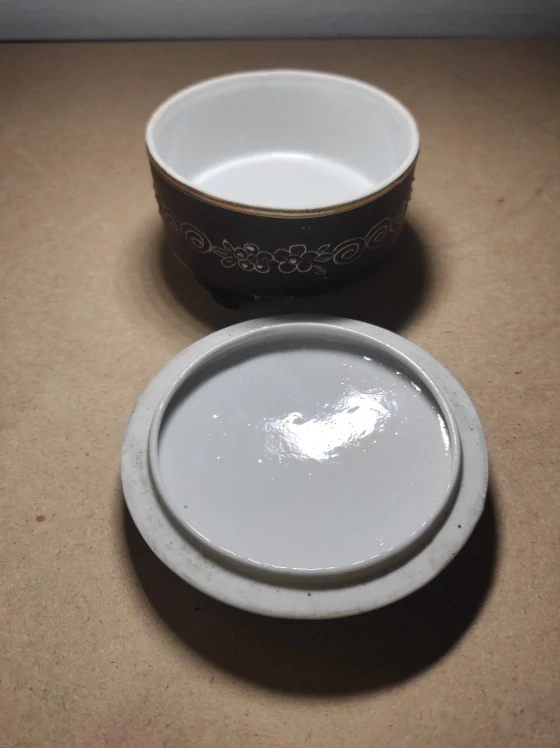 Stará japonská dóza 