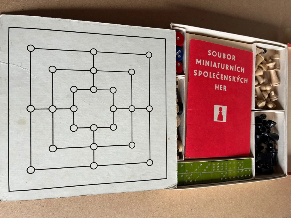 Retro soubor miniaturních společenských her – TOFA