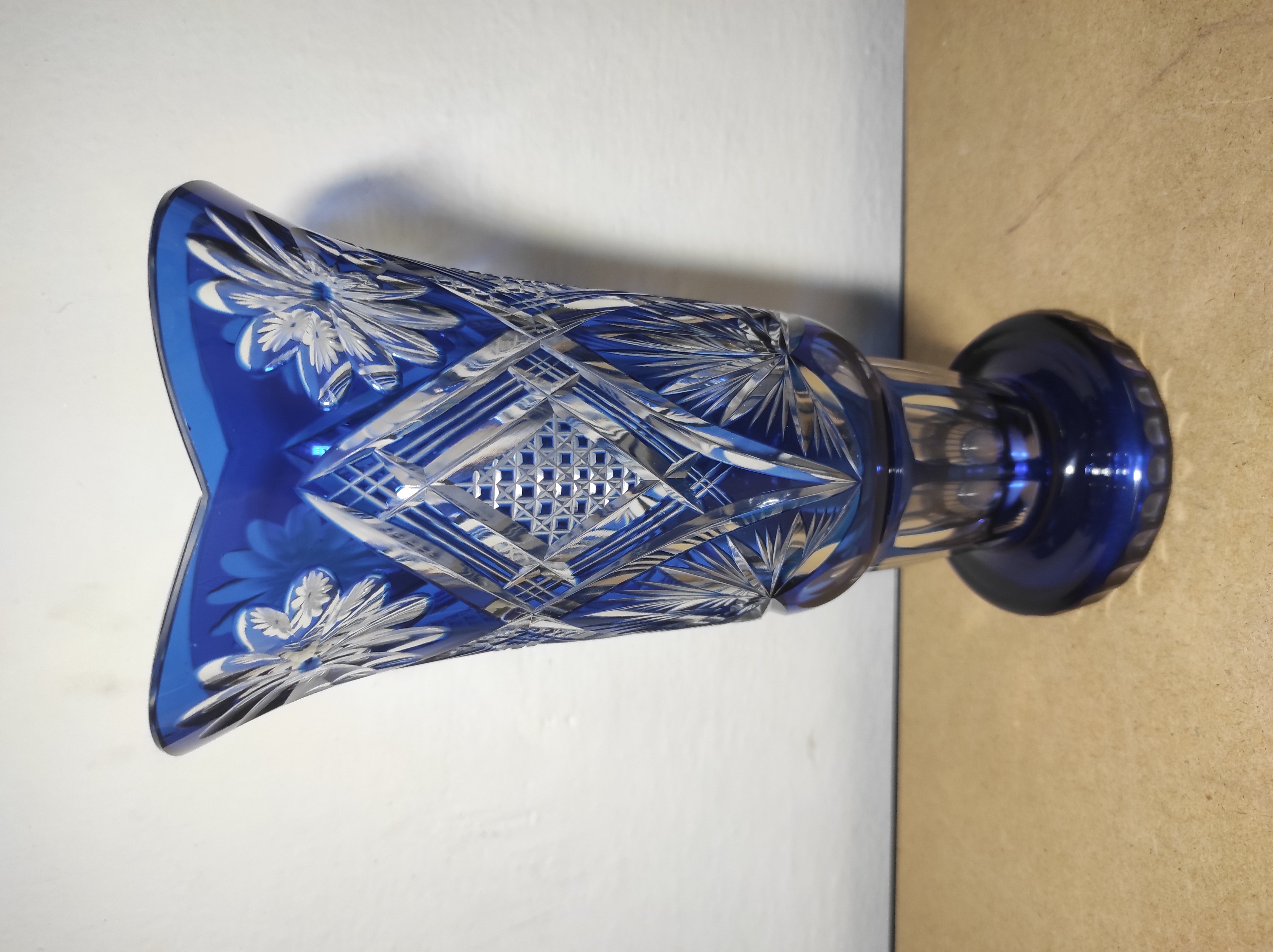 Váza broušené sklo