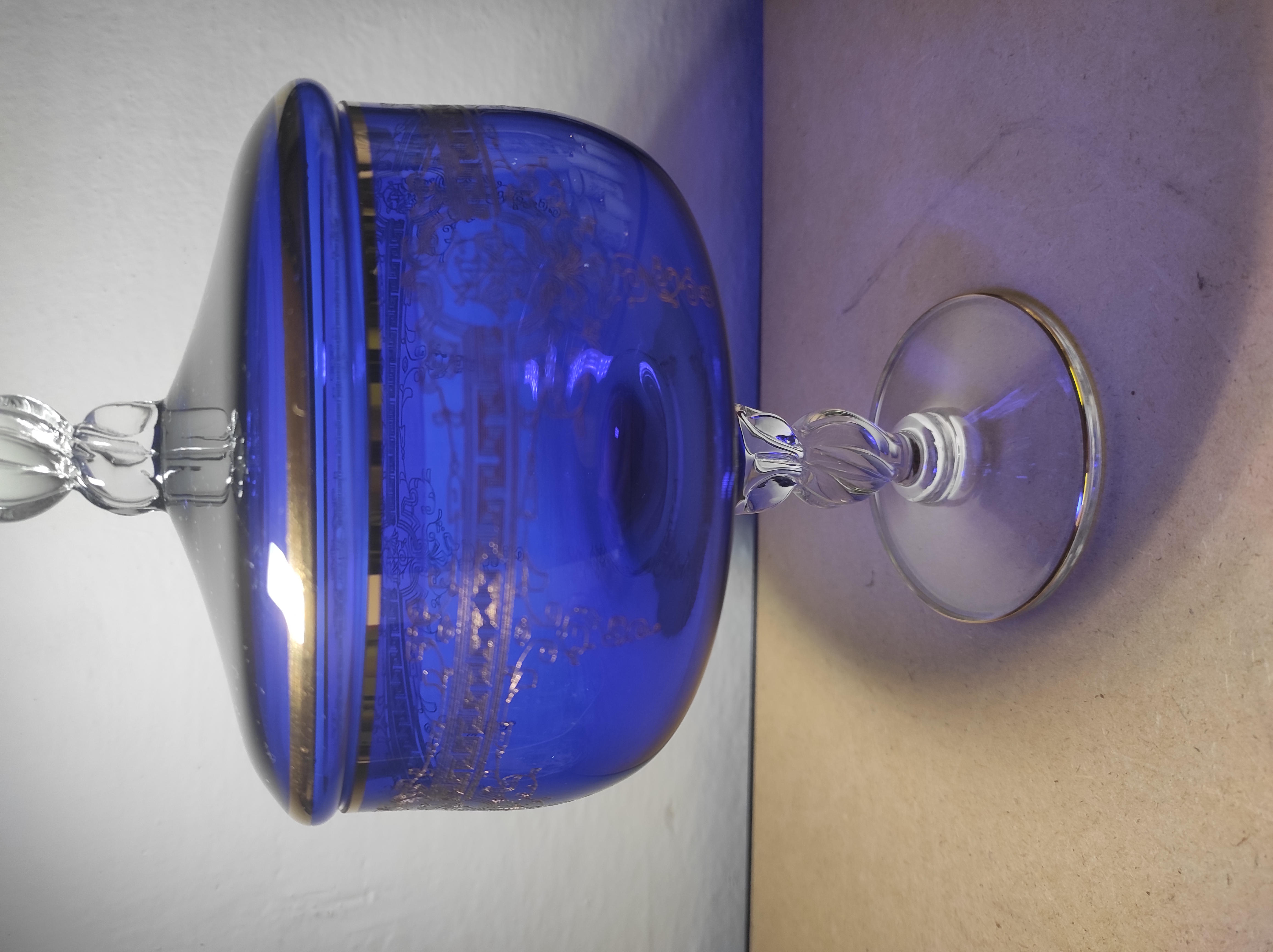 Skleněná dóza na bonbóny