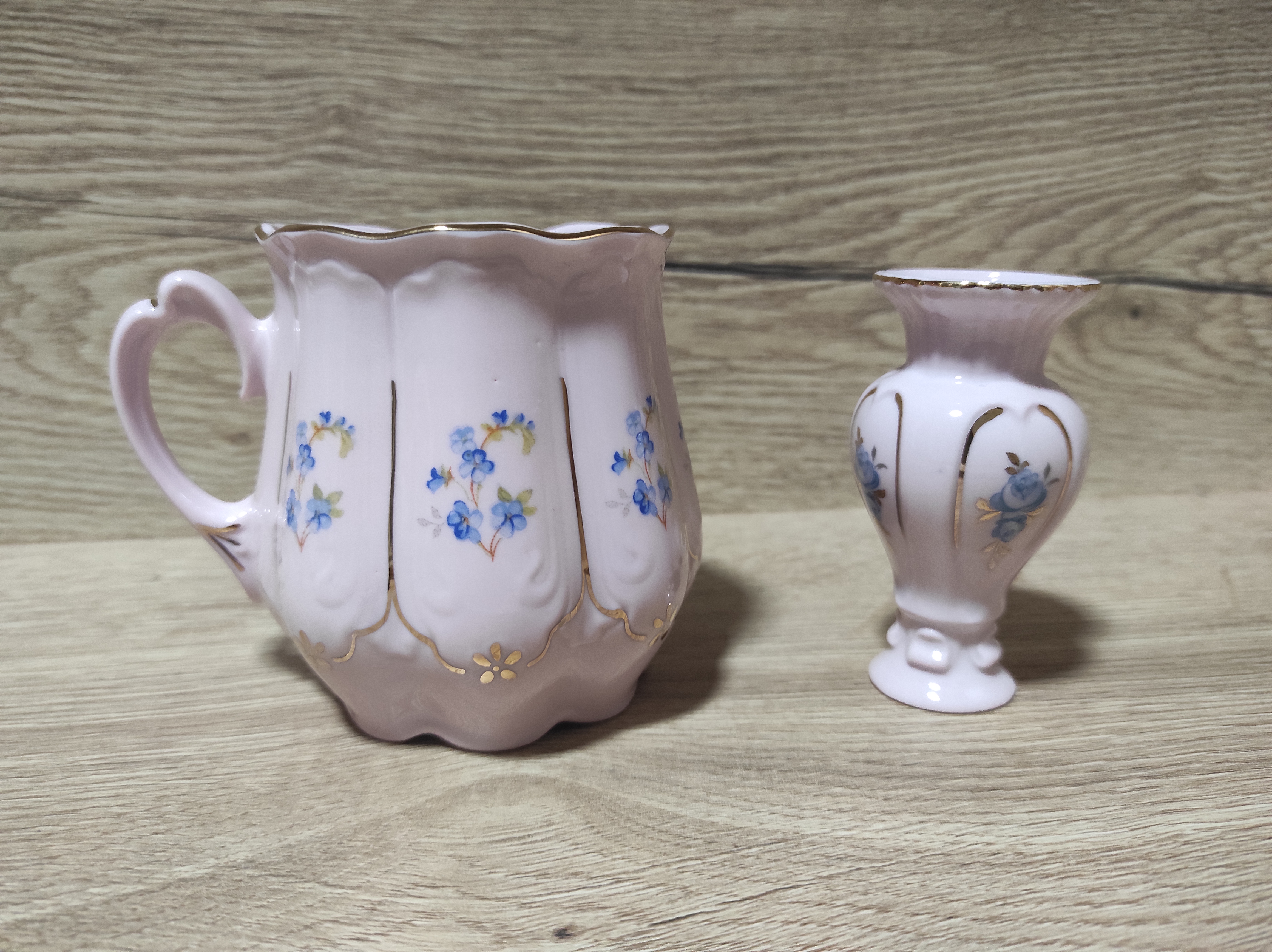 Hrníček pomněnky + vázička, růžový porcelán