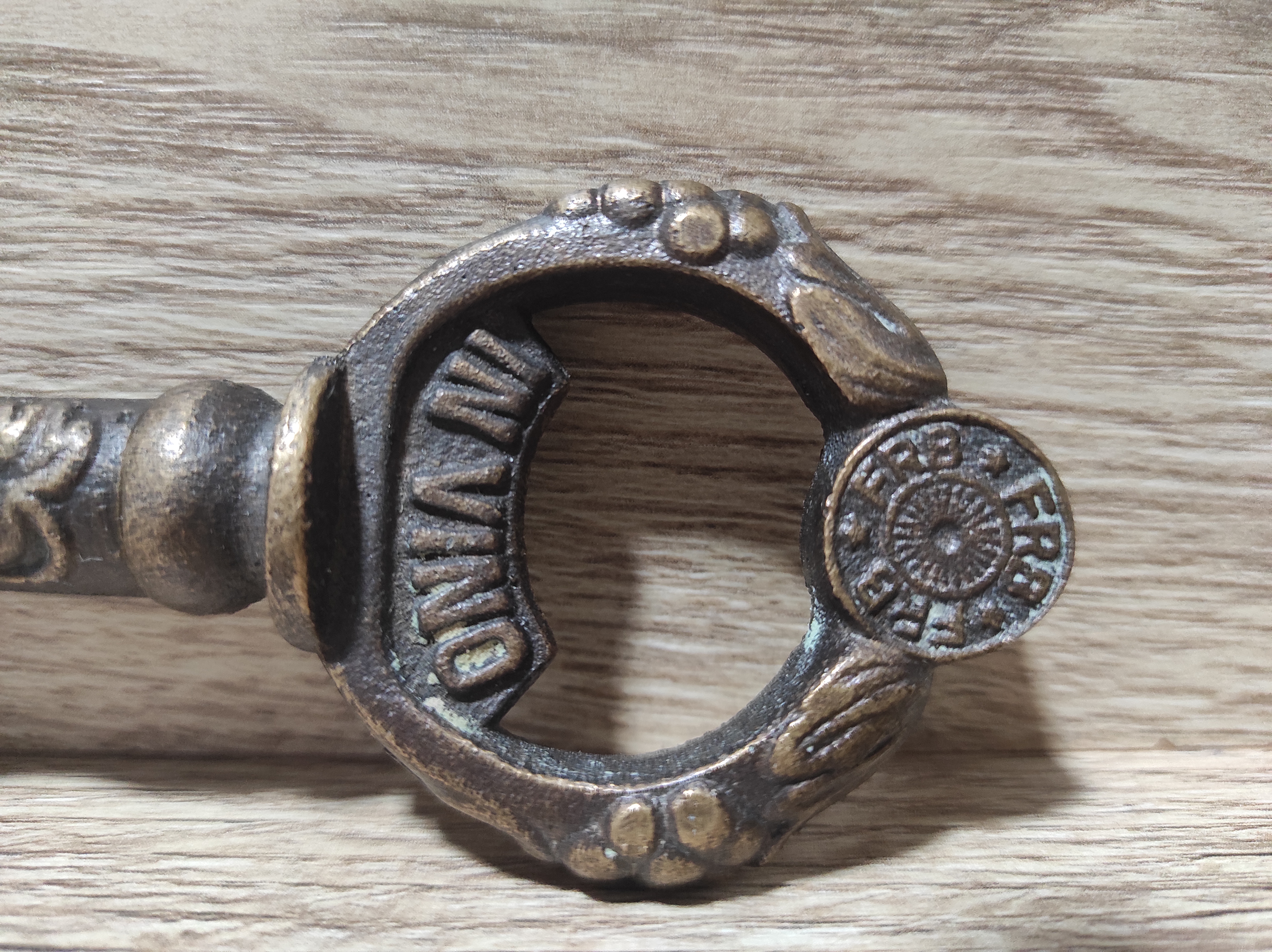 Stará mosazná vývrtka - otvítak na víno