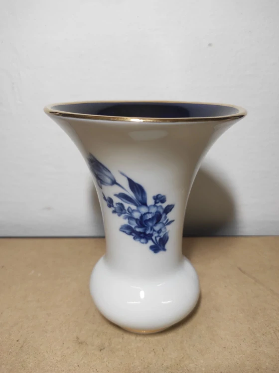 Porcelánová váza Royal Dux