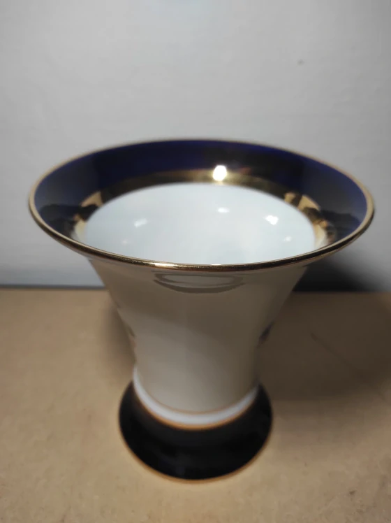 Porcelánová váza Royal Dux