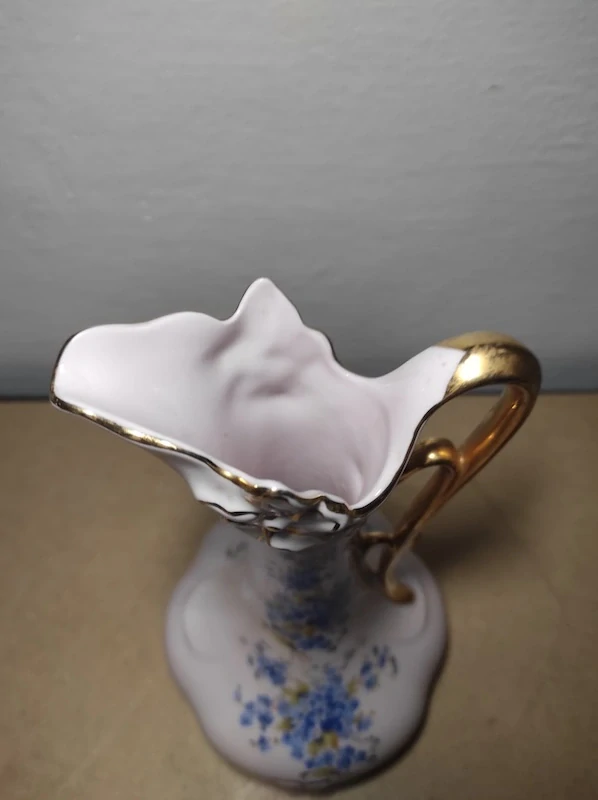 Váza z ružového porcelánu s pomněnkami č.2