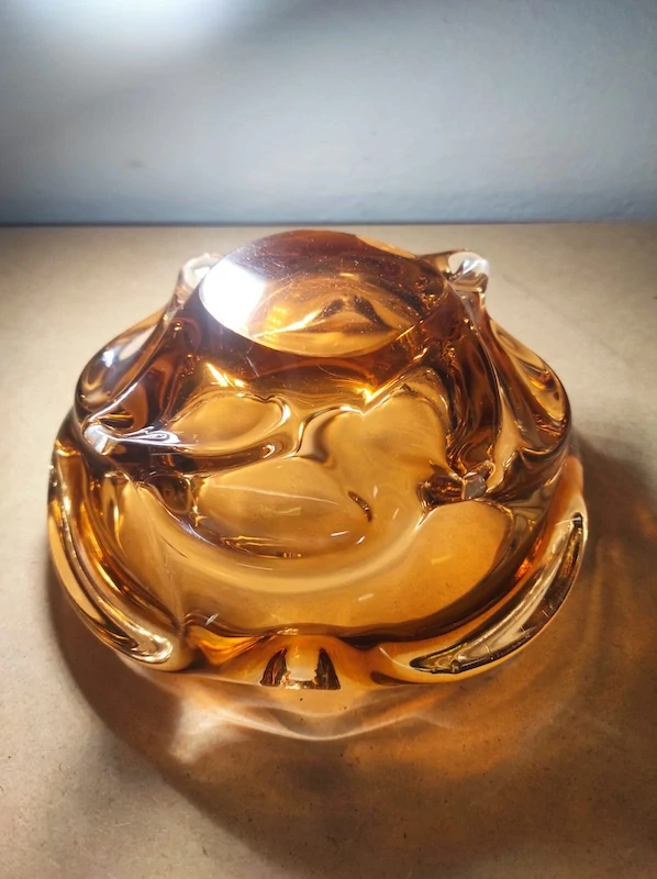 Popelník hutní sklo 