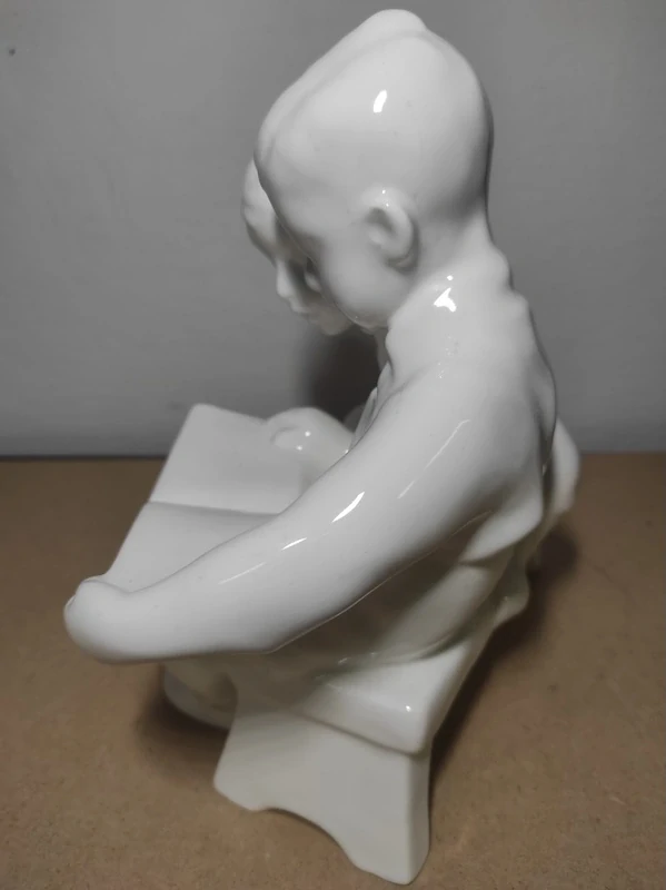 Malý čtenáří - glazovaná keramika