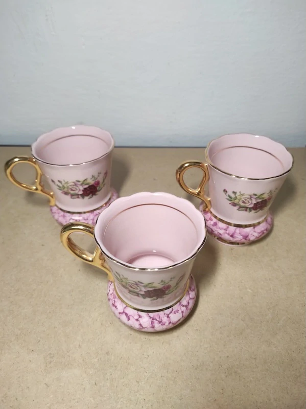 Růžové porcelánové hrnky + vázička Dalovice