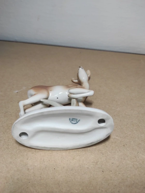 Soška laň značeno Royal Dux