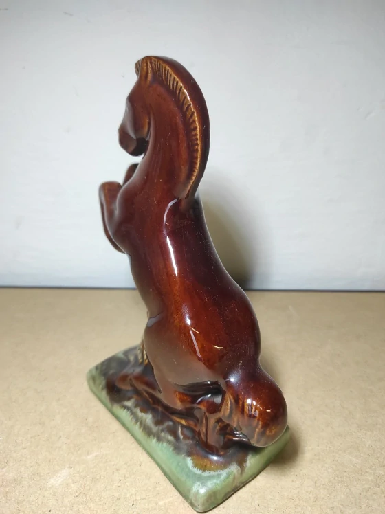 Keramická soška koně, Jihokera Bechyně 