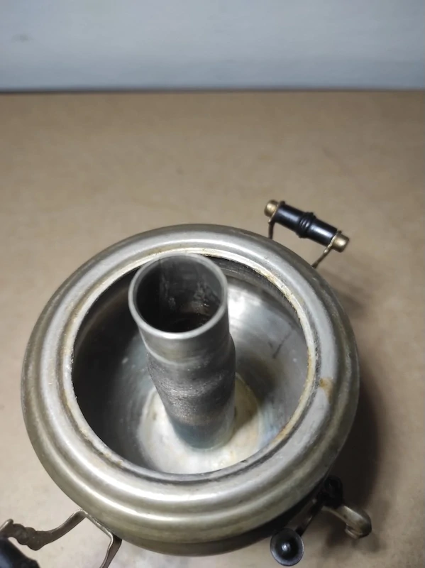 Starý malý ruský samovar 