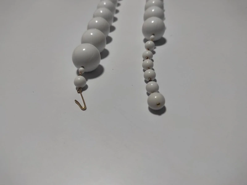 Retro plastové bílé velké koralé 