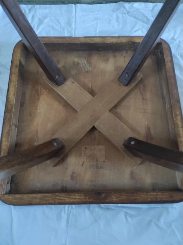 Koferenční stolek Halabala ( pavouk )