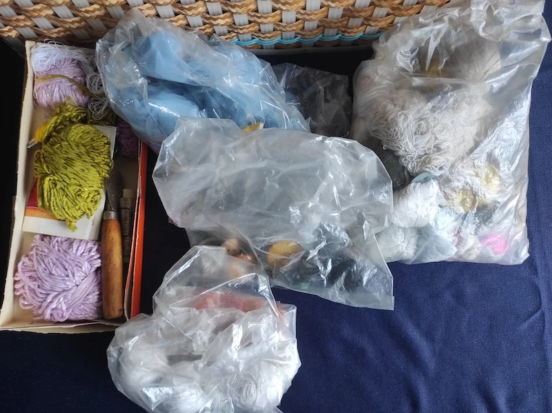 Retro proutěný košík na šití 