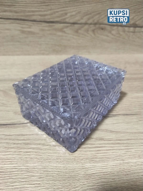 Stará skleněná fialová dóza 