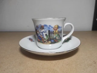 Dětský hrnek s podšálkem 