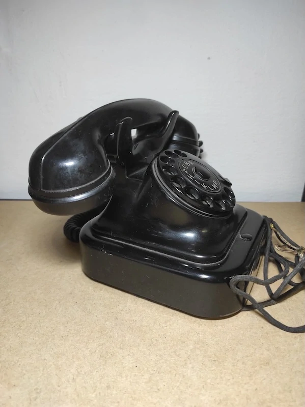 Bakelitový telefon - Tesla 