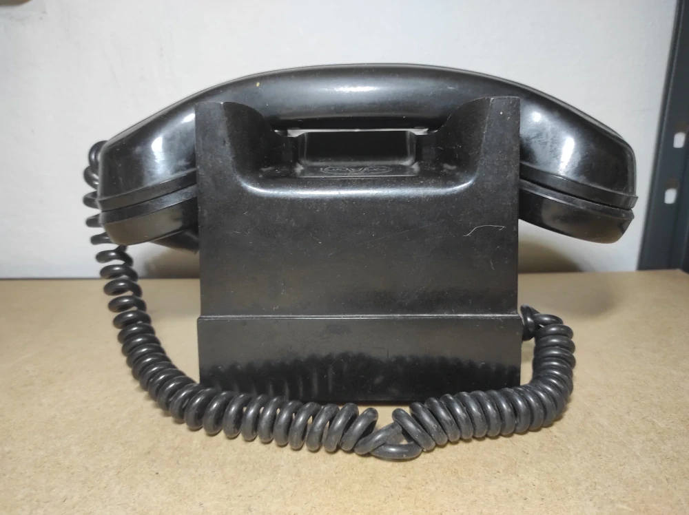 Starý bakelitový telefon - Tesla 