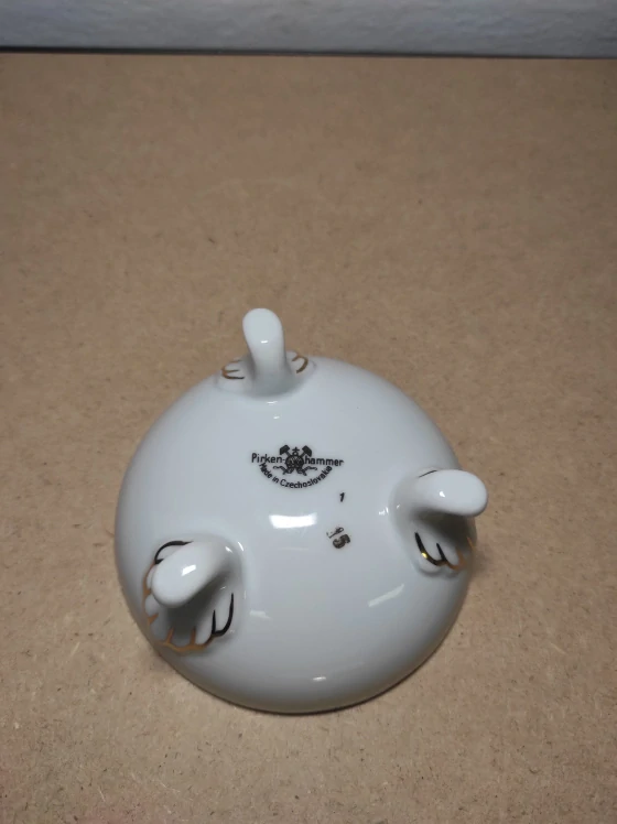 Porcelánová dóza na nožkách