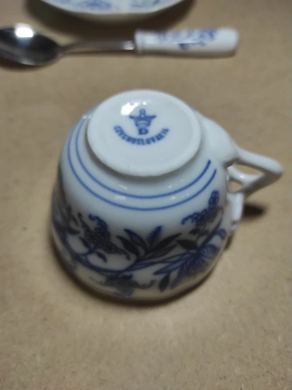 Šálek s podšálkem + lžička Cibulák Dubí 