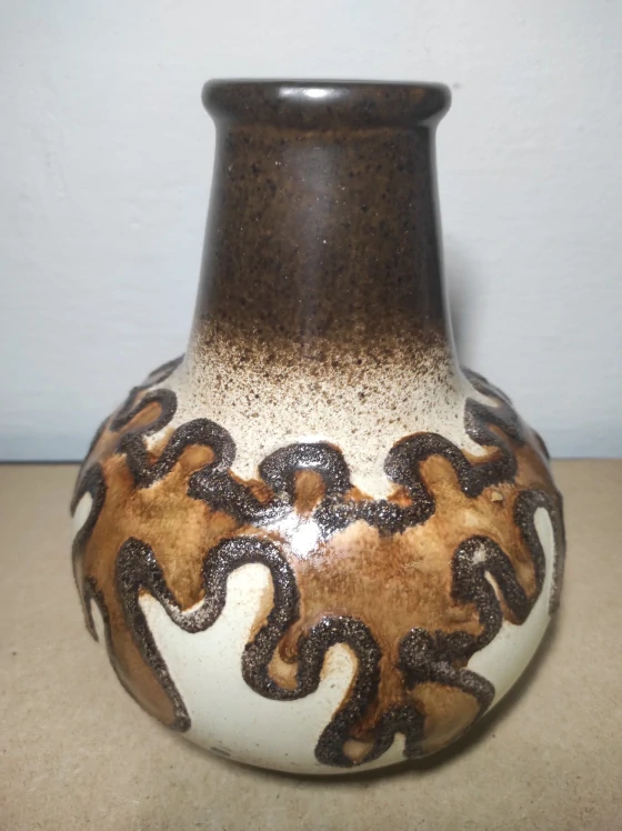 Krásný keramický retro džbán 