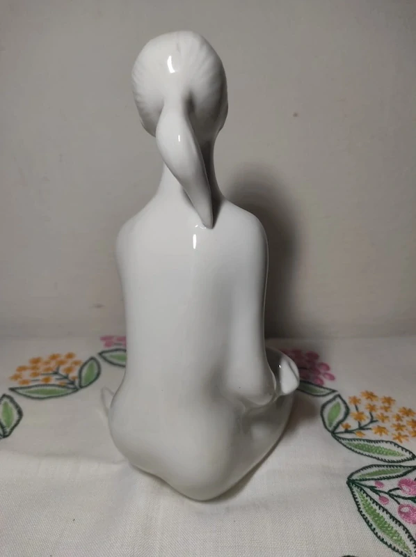 Royal Dux, akt ženy, porcelánová soška