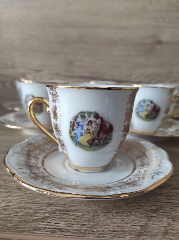 Porcelánová sada 6 šálku s podšálkem 