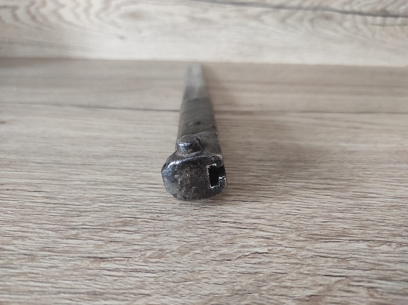 Starý vojenský bodák 