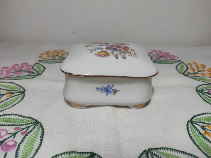 Krásná dóza značeno GDR