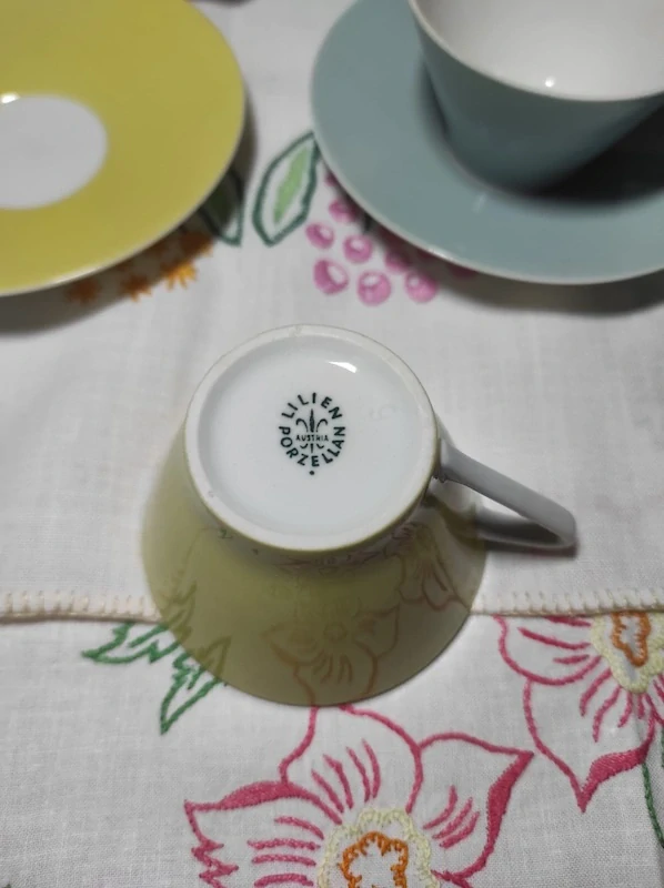 Starý porcelánový servis Brusel/Lilien Austria 