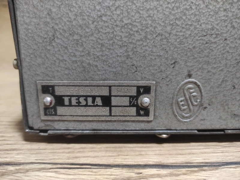 Staré rádio Tesla 2103BV + měnič 