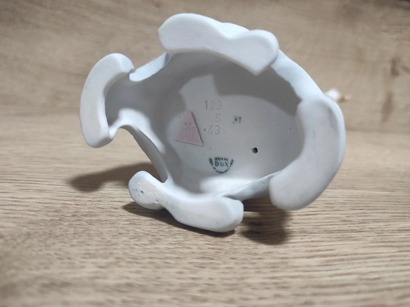 Porcelánová soška Royal Dux – houslista