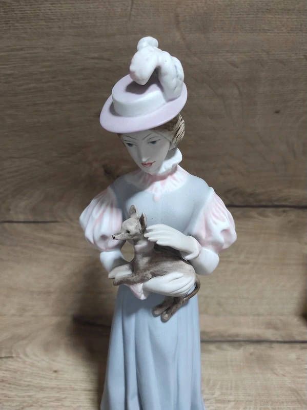 Porcelánová soška Royal Dux – dáma s psíkem