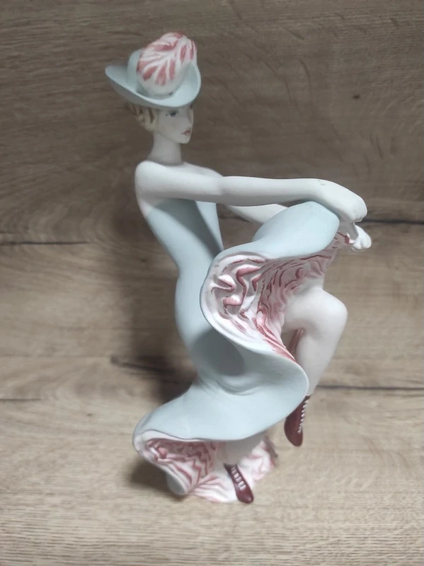 Porcelánová soška Royal Dux – tanečnice