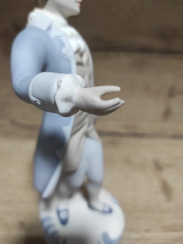 Porcelánová soška – rokoko tanečník Royal Dux 