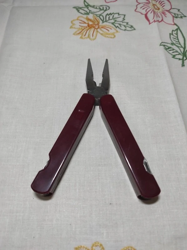 Multifunkční kapesní nůž 