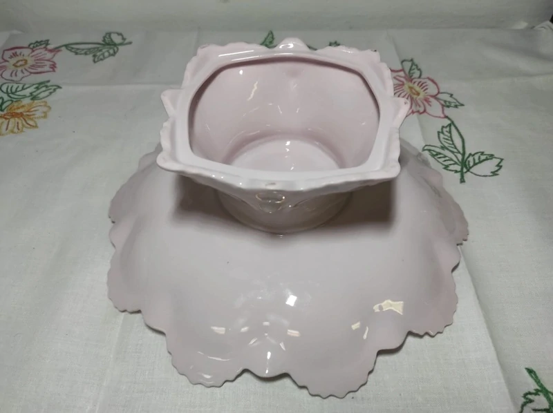 Mísa na podstavci – růžový porcelán, velmi dobrý stav