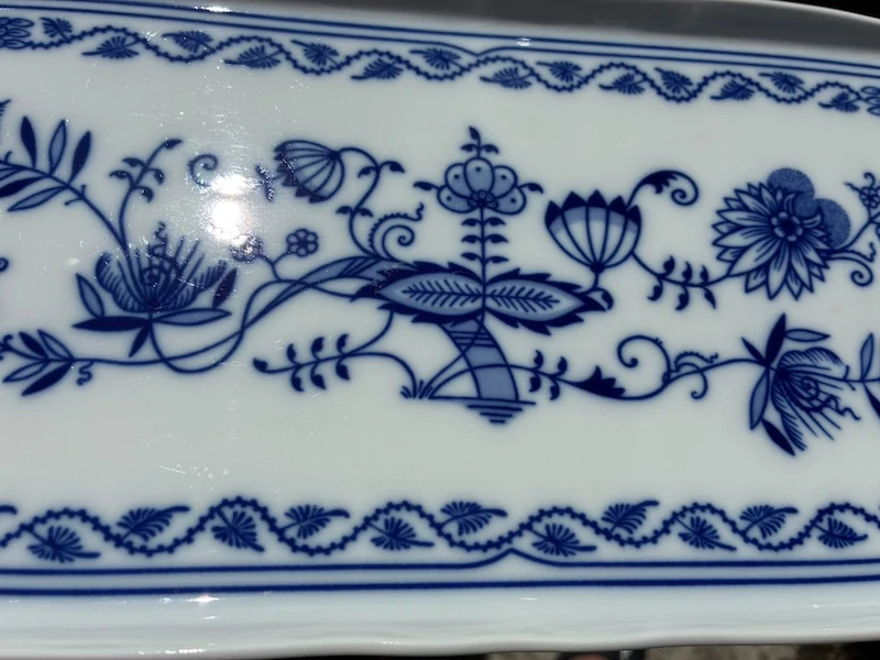Porcelánový cibulákový podnos – RGK Leander 1946