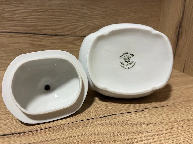 Porcelánová dóza na čaj – cibulák
