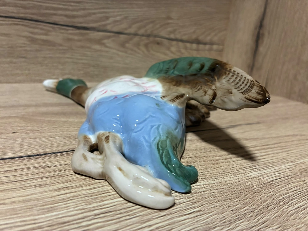 Porcelánová závěsná soška – kachna v letu Royal Dux