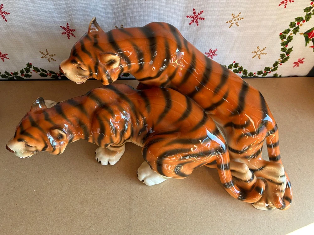 Velké porcelánové sousoší tygrů Royal Dux