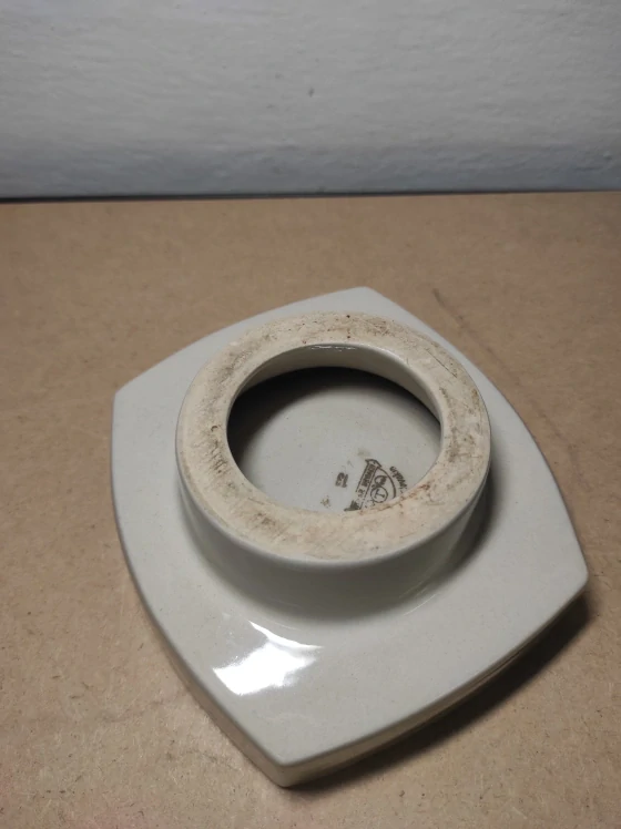 Popelník Ditmar Urbach 