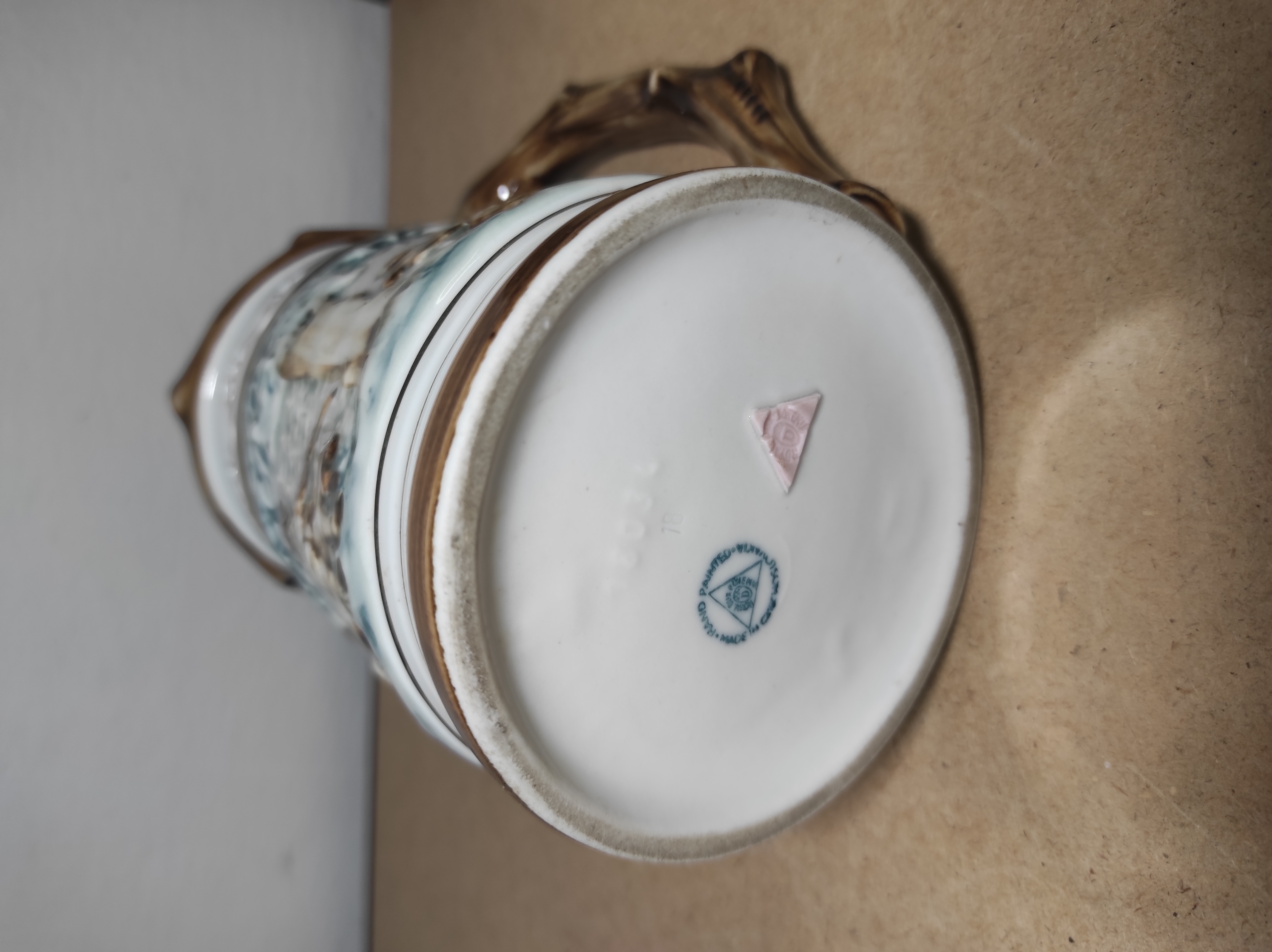 Porcelánový korbel Royal Dux 