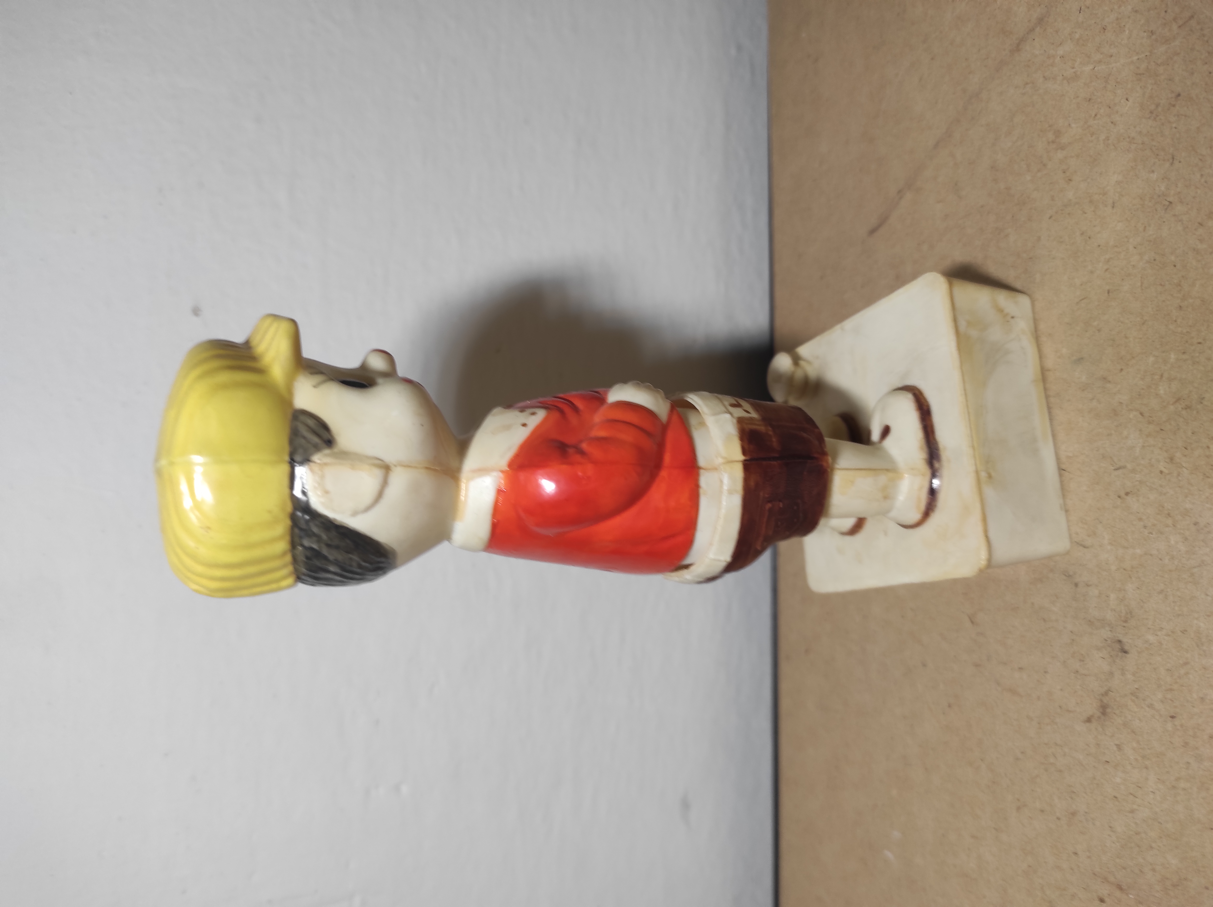 Retro čůrající chlapeček - hračka