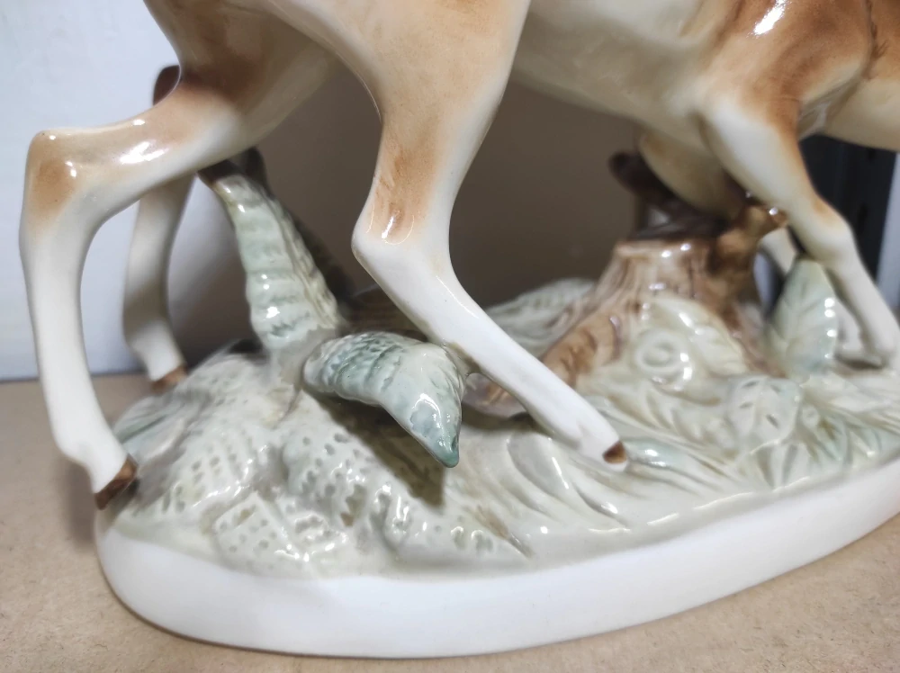Krásná velká porcelánová soška Srnec Srna 