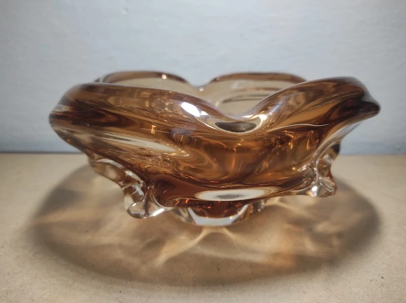 Popelník hutní sklo 