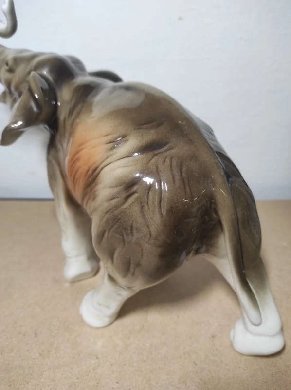 Porcelánový slon Royal Dux 